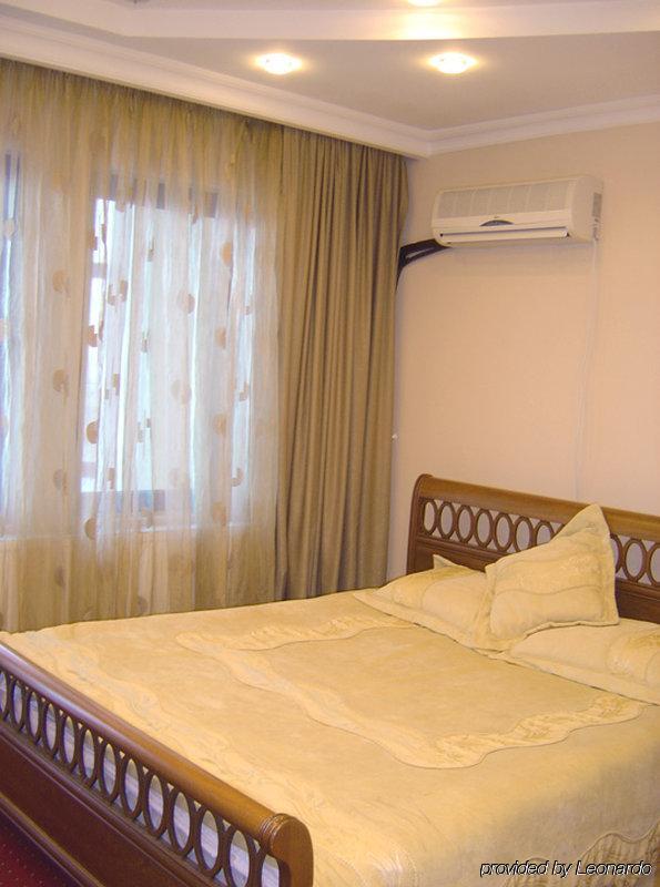 Hotel Pejton Pristina Chambre photo