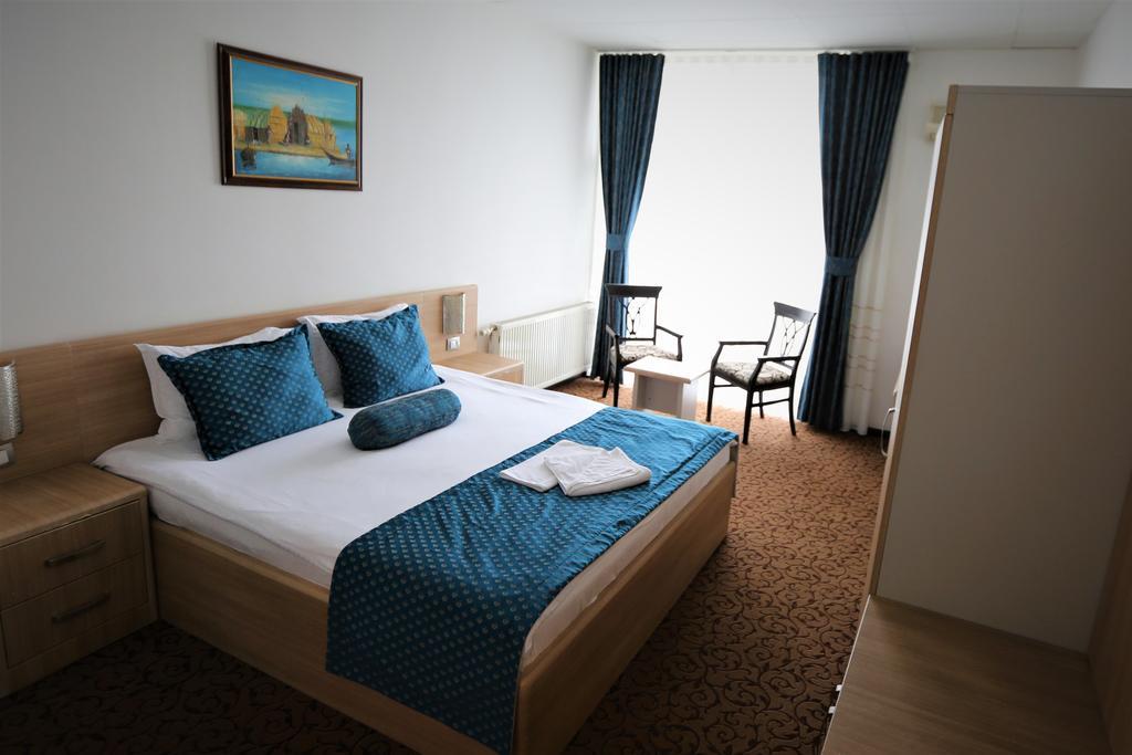 Hotel Pejton Pristina Extérieur photo