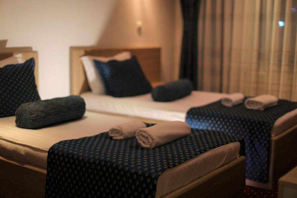 Hotel Pejton Pristina Extérieur photo