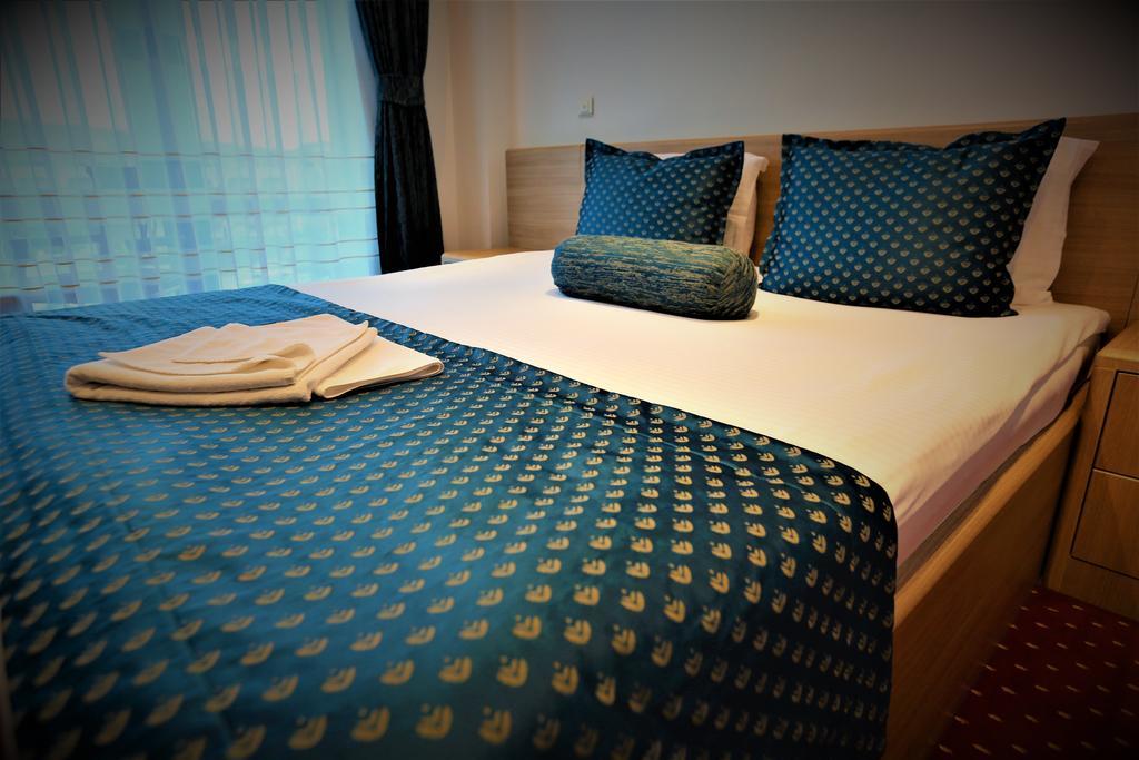 Hotel Pejton Pristina Extérieur photo
