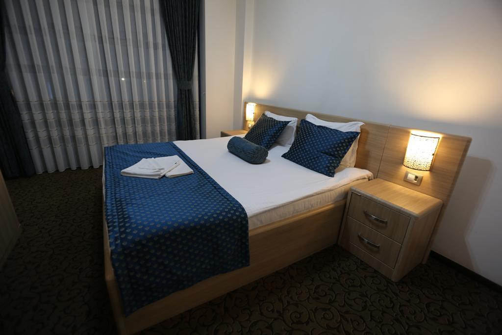 Hotel Pejton Pristina Extérieur photo