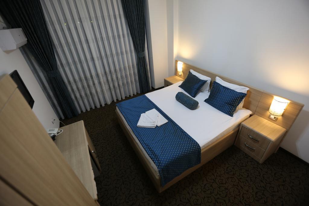 Hotel Pejton Pristina Extérieur photo