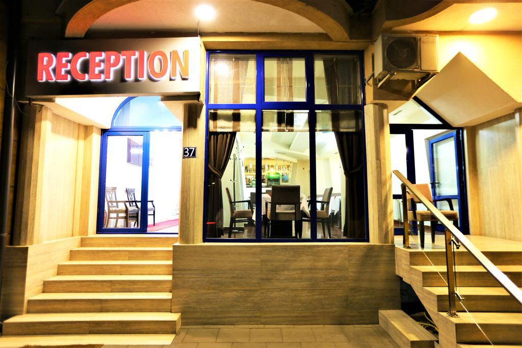 Hotel Pejton Pristina Extérieur photo
