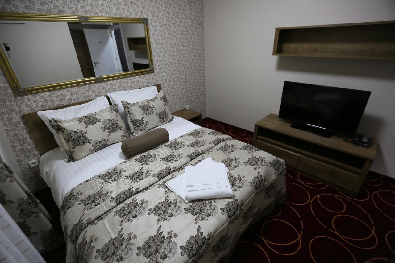 Hotel Pejton Pristina Extérieur photo