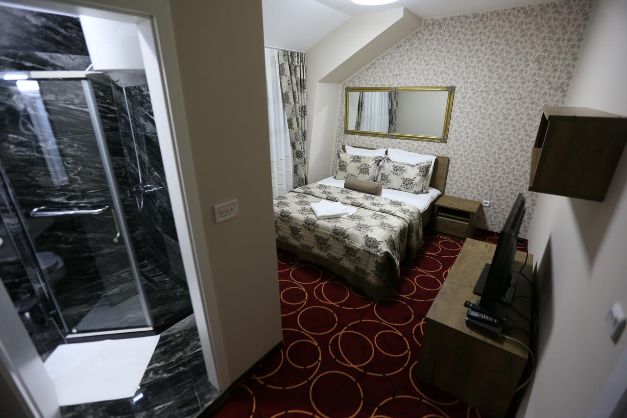Hotel Pejton Pristina Extérieur photo