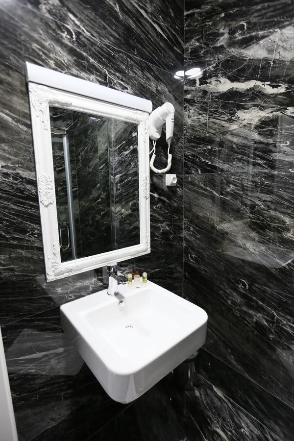 Hotel Pejton Pristina Extérieur photo